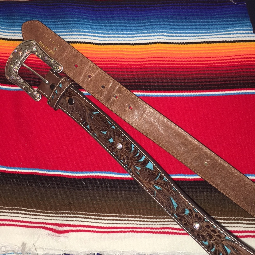 Ariat belt size M